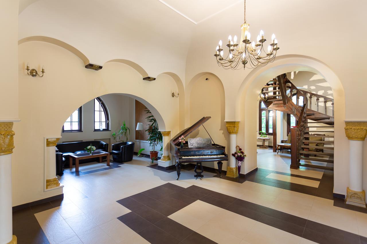 Casa Danielescu Hotel Târgu Jiu Buitenkant foto