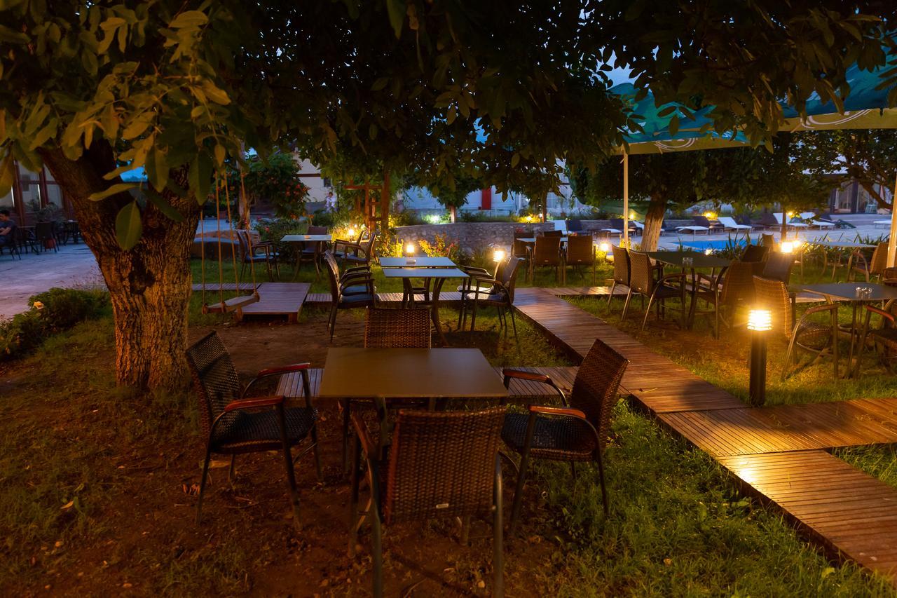 Casa Danielescu Hotel Târgu Jiu Buitenkant foto