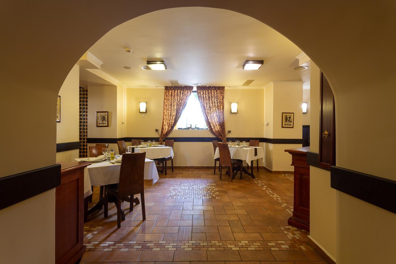 Casa Danielescu Hotel Târgu Jiu Buitenkant foto