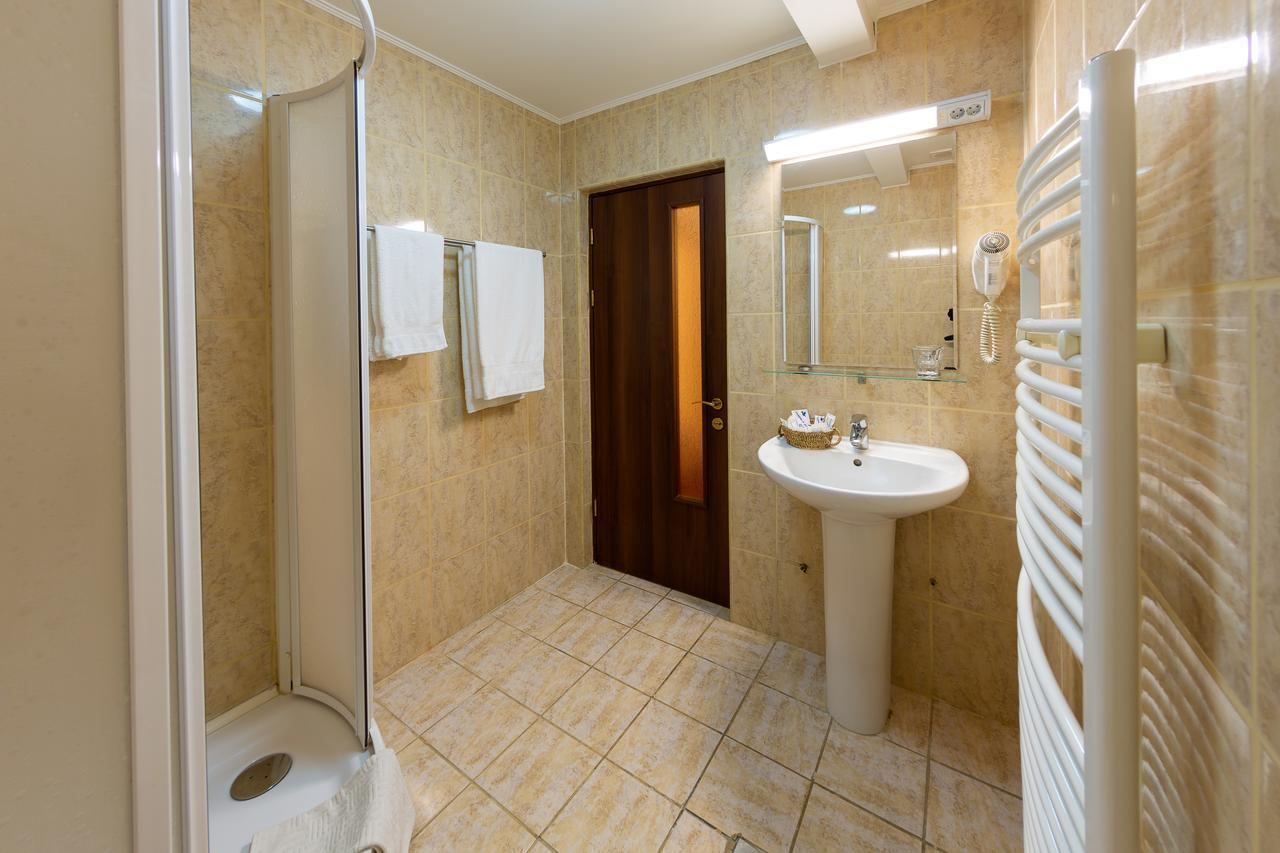 Casa Danielescu Hotel Târgu Jiu Buitenkant foto