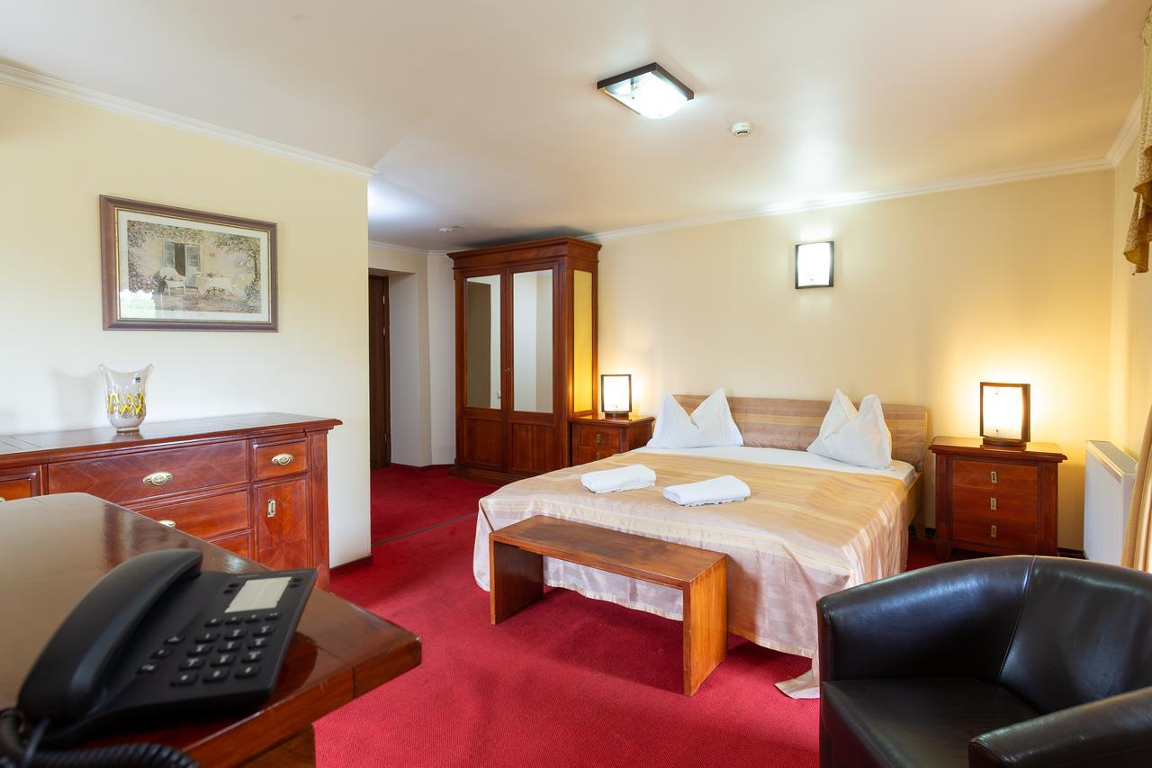 Casa Danielescu Hotel Târgu Jiu Buitenkant foto