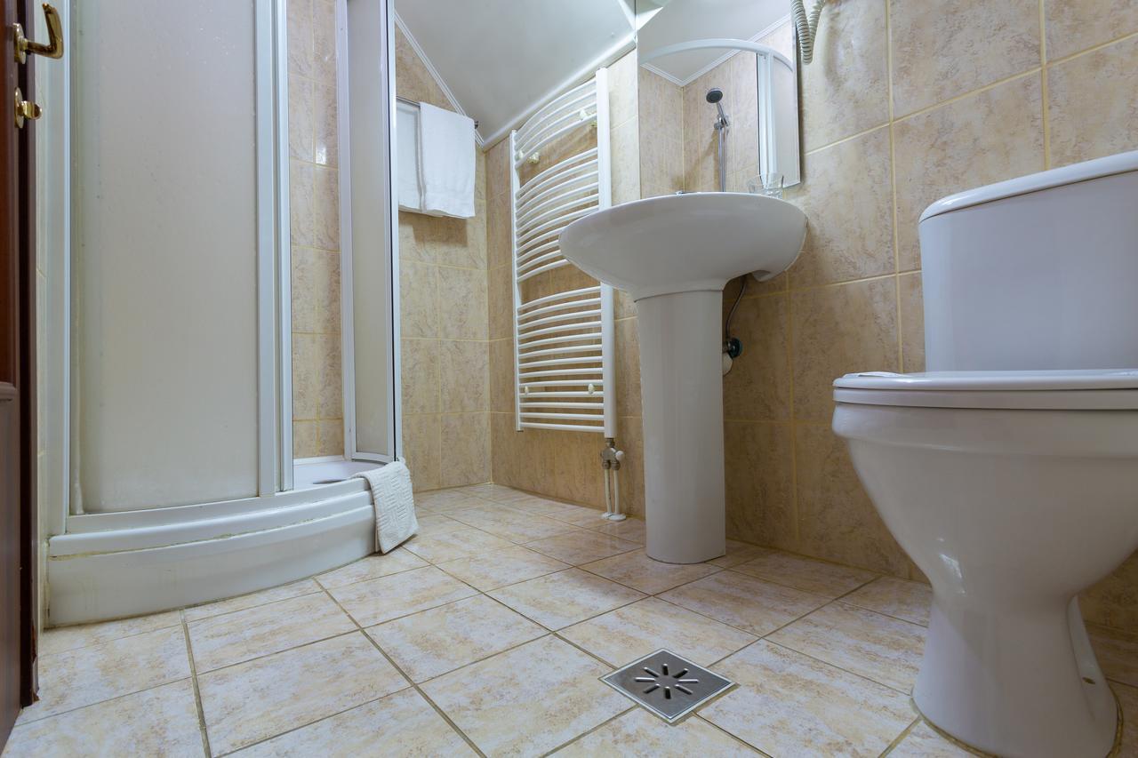 Casa Danielescu Hotel Târgu Jiu Buitenkant foto