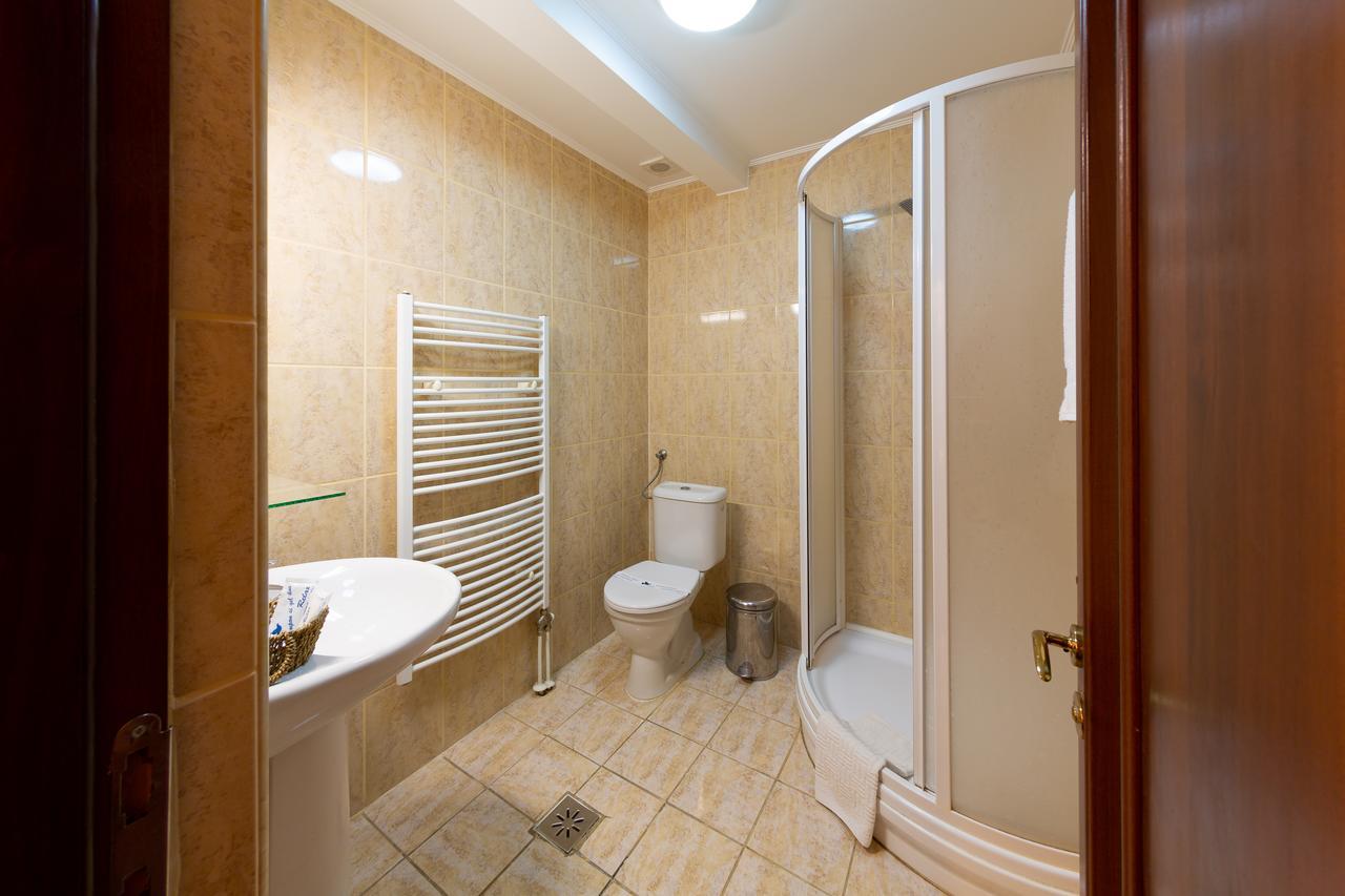 Casa Danielescu Hotel Târgu Jiu Buitenkant foto