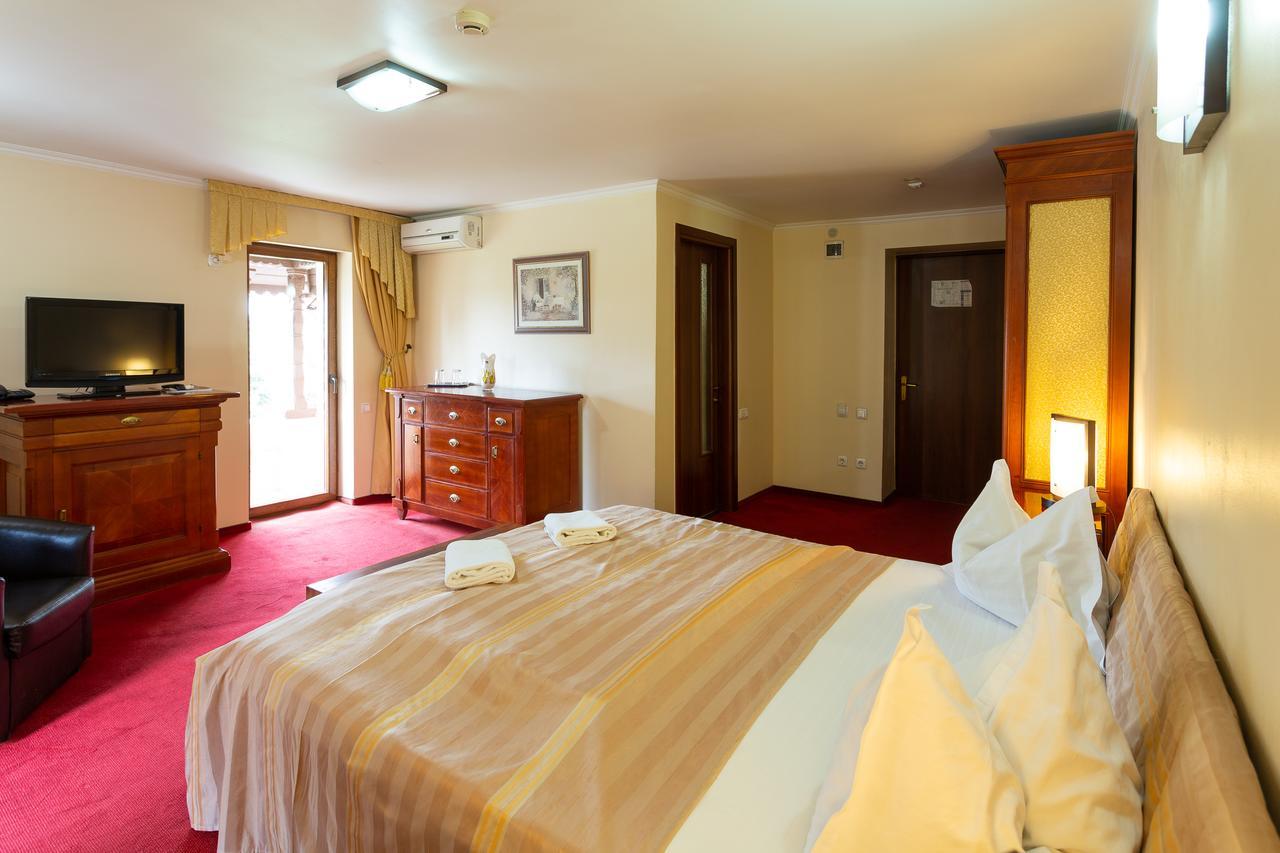 Casa Danielescu Hotel Târgu Jiu Buitenkant foto
